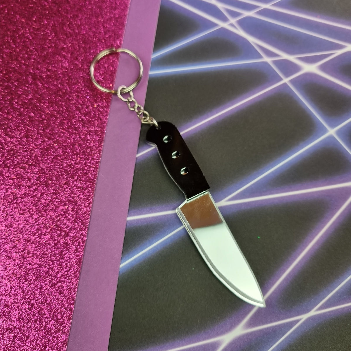 Knife keyring with silver mirror blade and black handle
