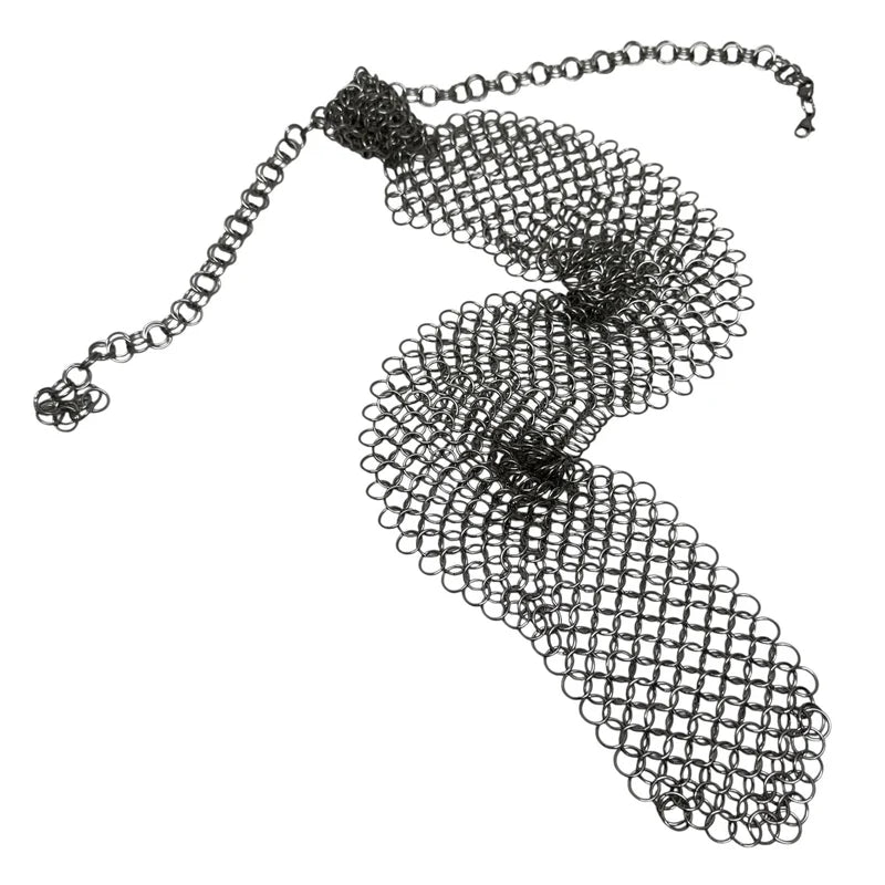 Adjustable rolo chain and lobster clasp on the chain maille tie
