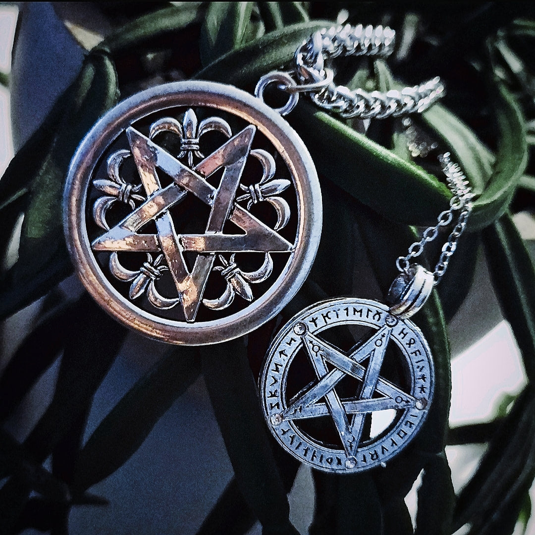 Fluer De Penta Necklace