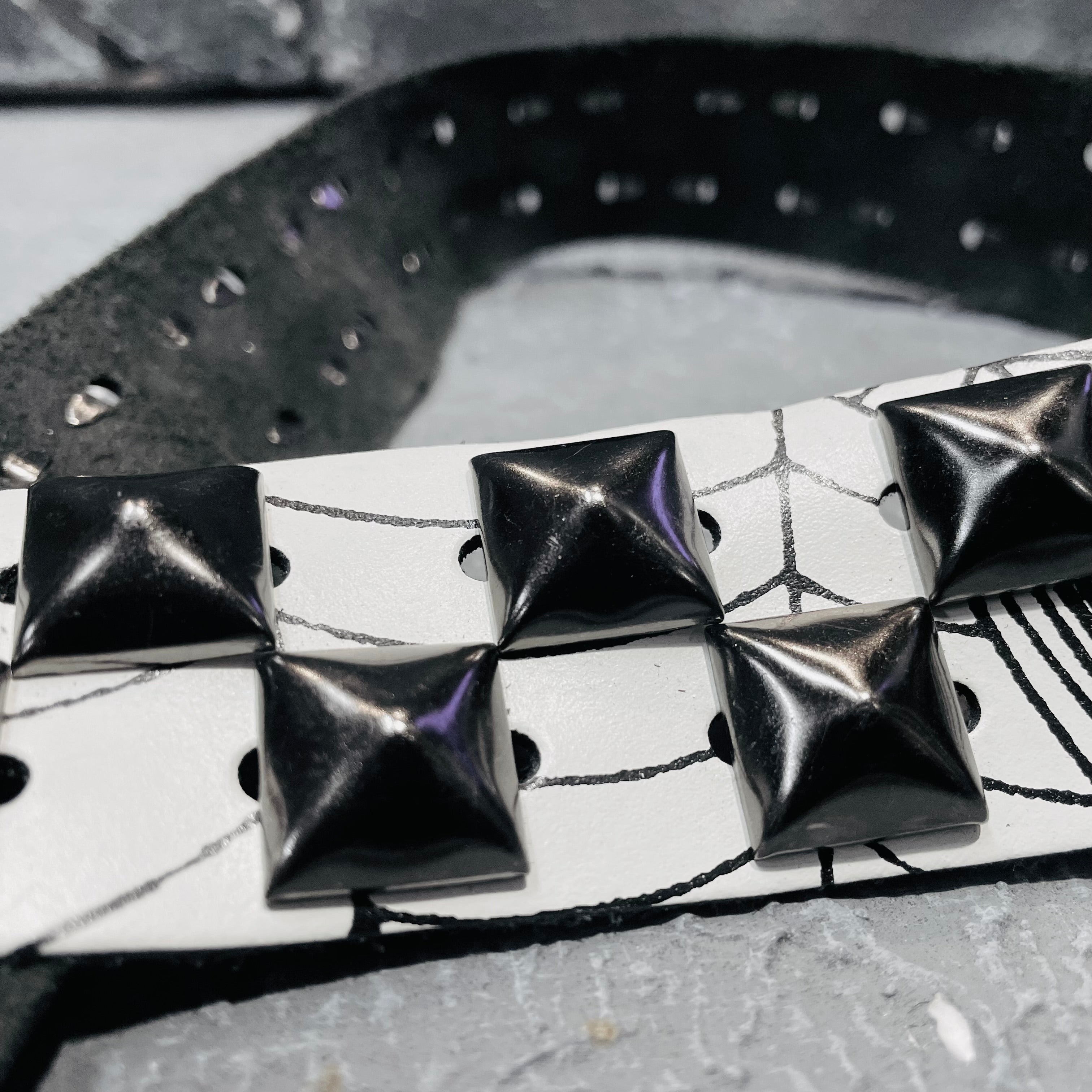 Creepers White-Tail Bi-Stud Leather Belt