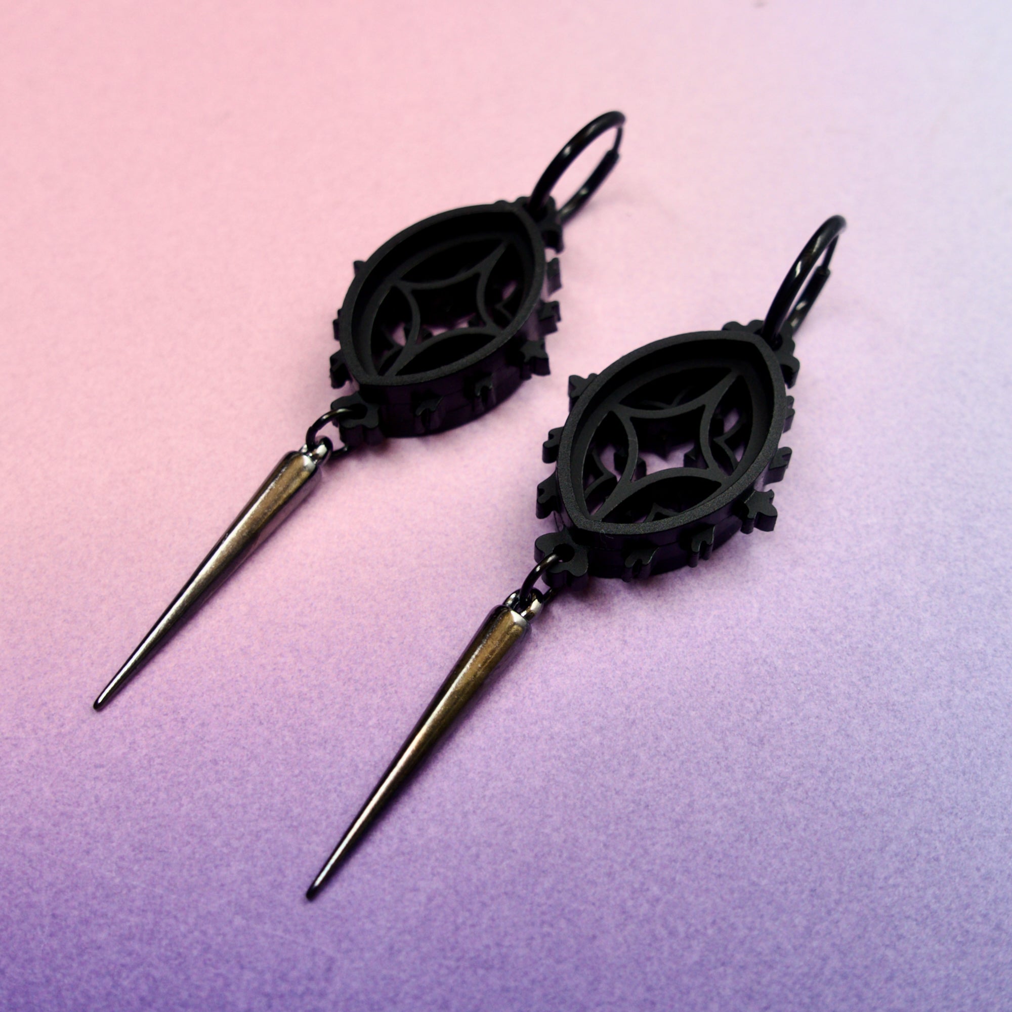 Cathedral Punk Oval Earrings - Noir