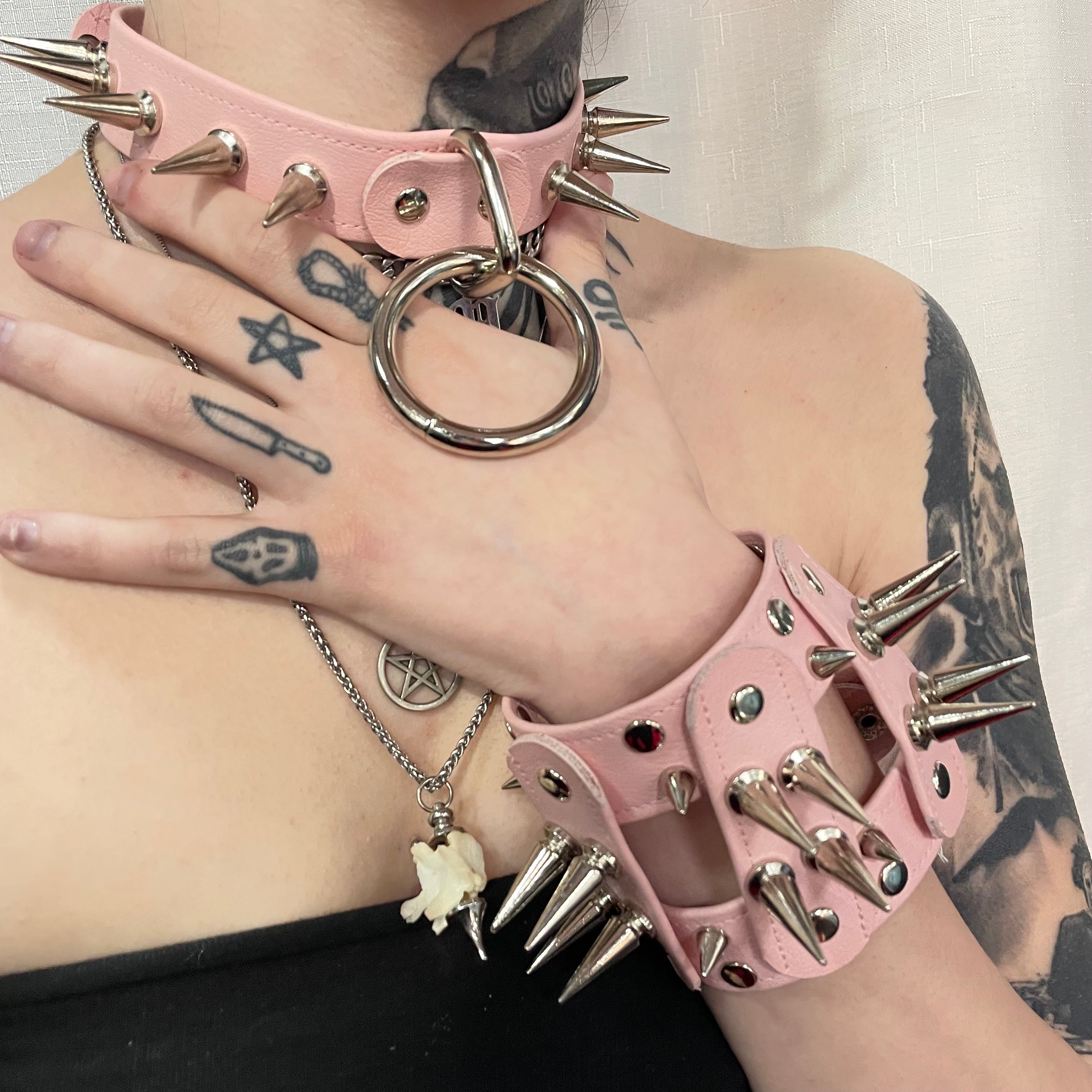 Titania Collar Pink