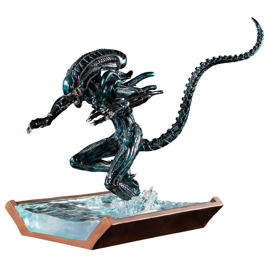 Aliens - Xenomorph Alien Water Attack Statue