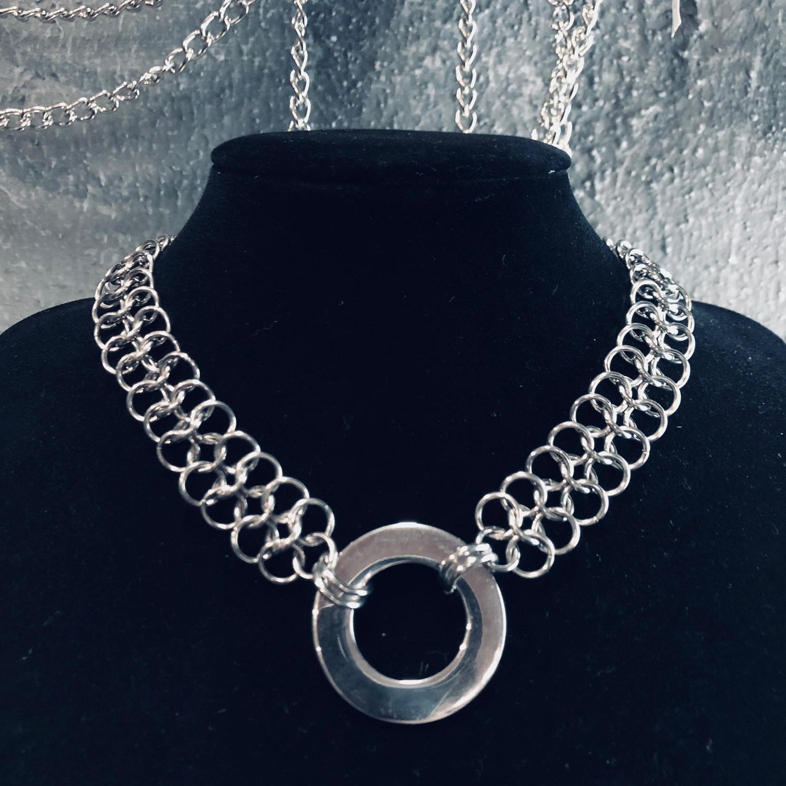 Orbits Guard Choker