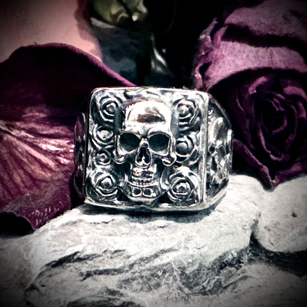 Momento Mori Skull Signet Ring