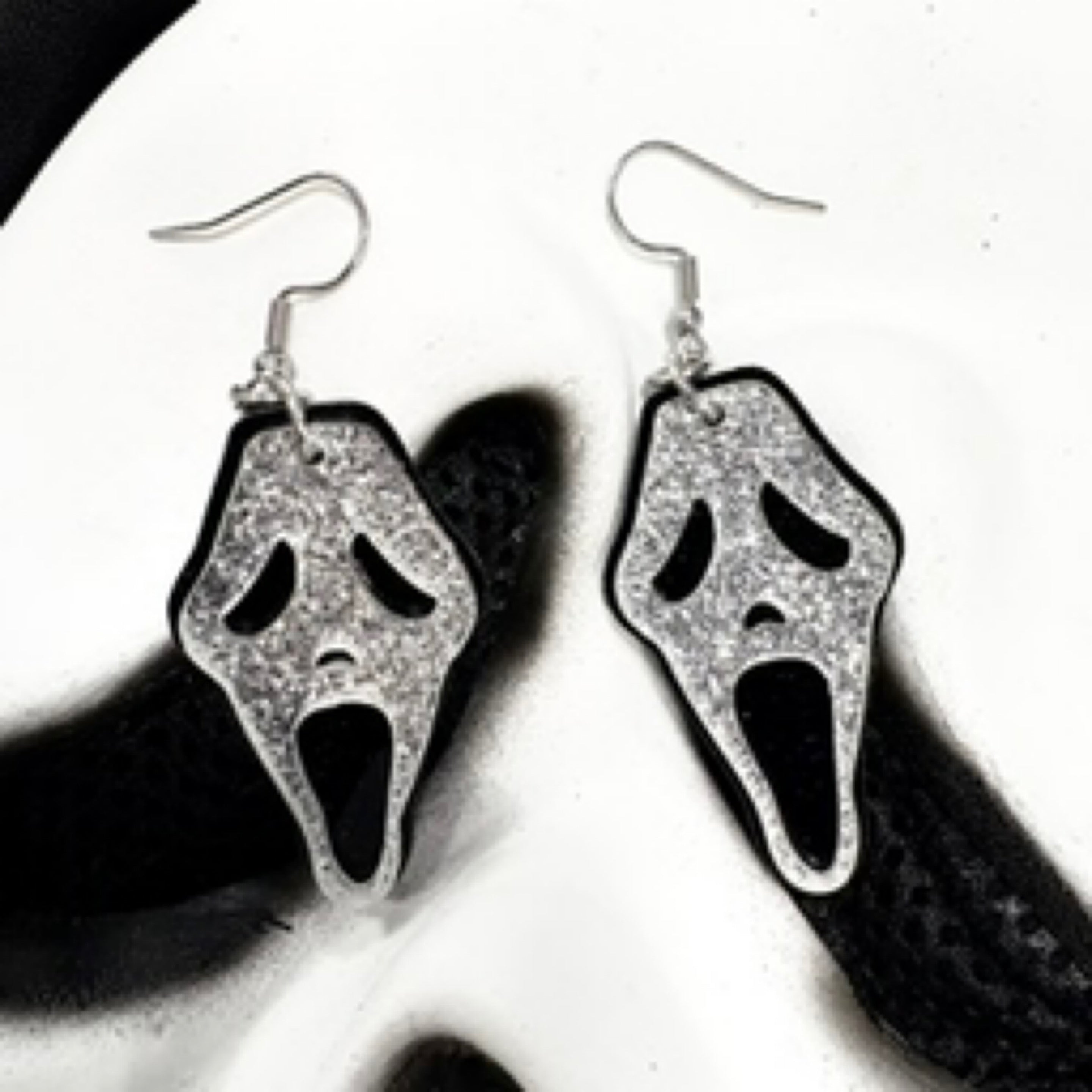 Razzle Dazzle Ghost Face Screamy Earrings