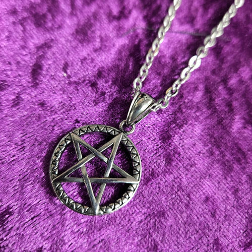 Penta Reveries Pendant