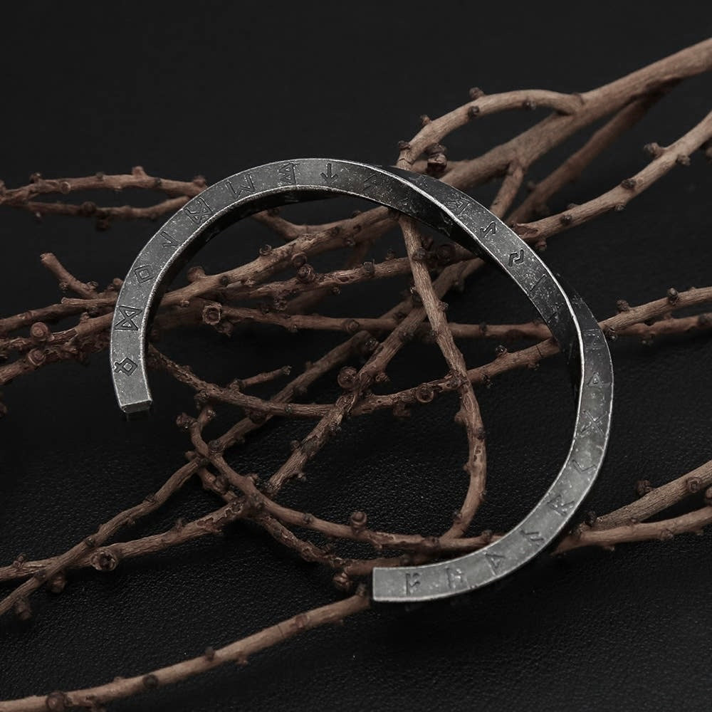 Fathark Rune Bracelet