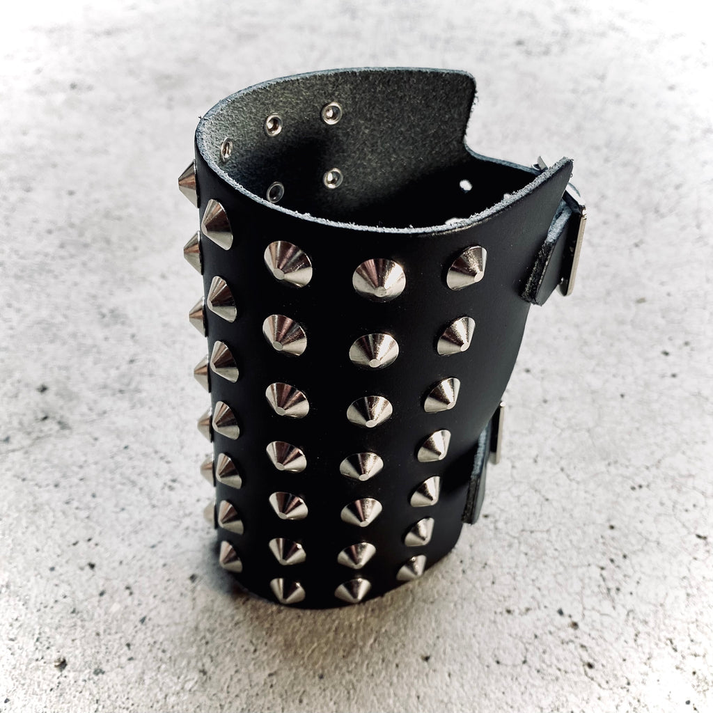 Wards Gauntlet Cone Studs Leather