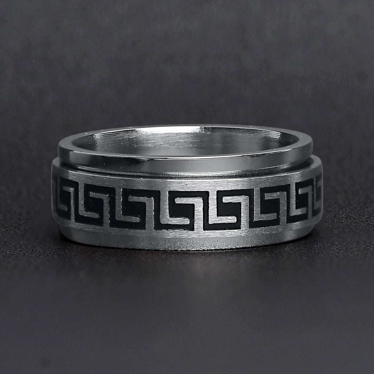 Meandros Darkness Spinner Ring