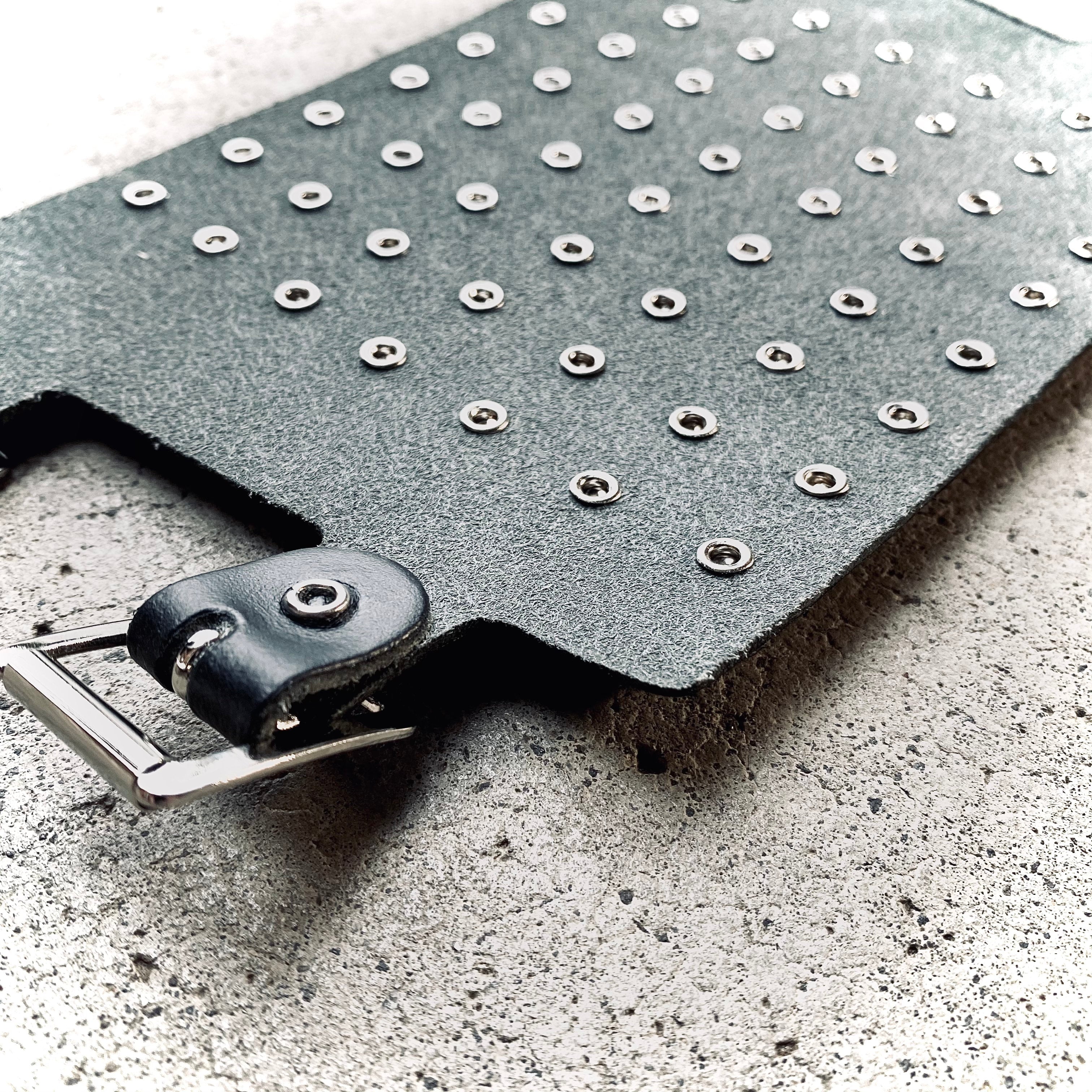 Wards Gauntlet Cone Studs Leather
