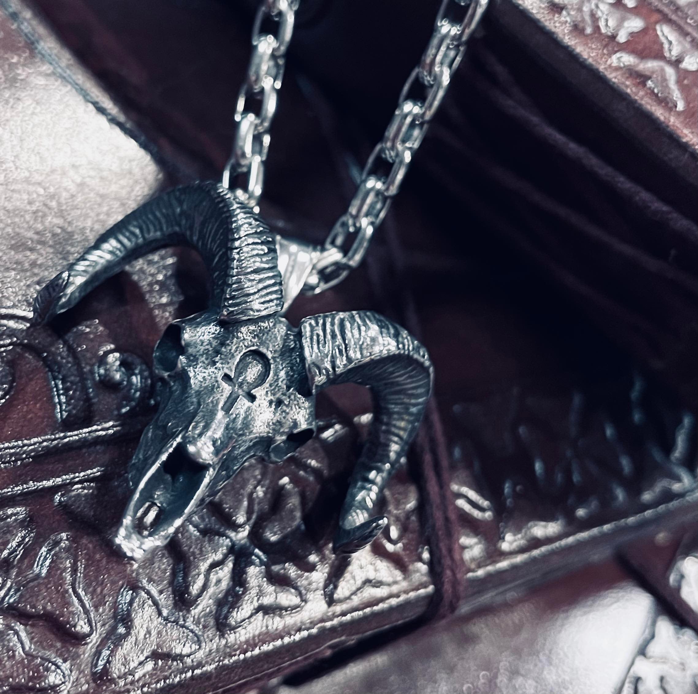 Horned Eternity Necklace
