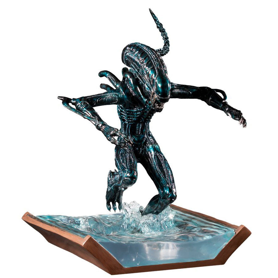 Aliens - Xenomorph Alien Water Attack Statue