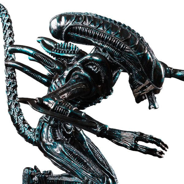 Aliens - Xenomorph Alien Water Attack Statue