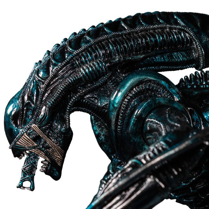 Aliens - Xenomorph Alien Water Attack Statue