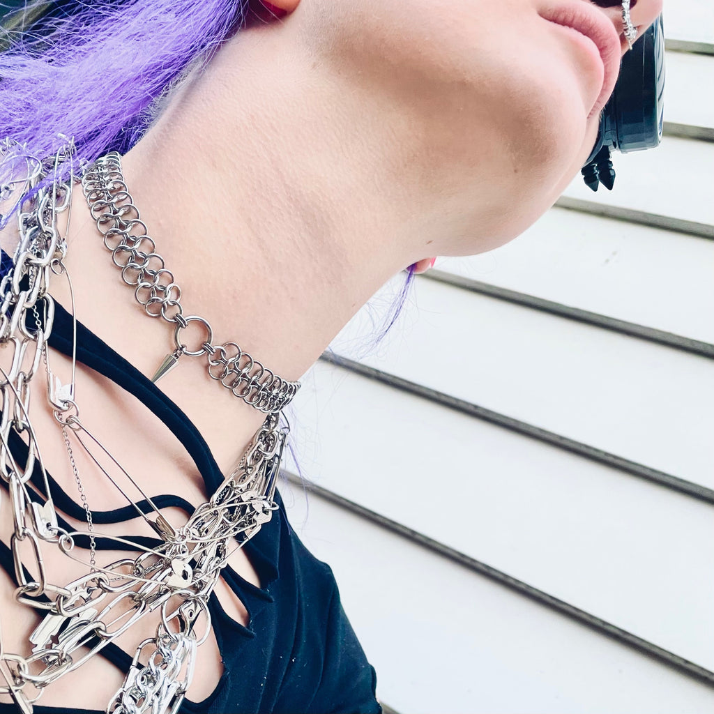 Maidens Curse Choker