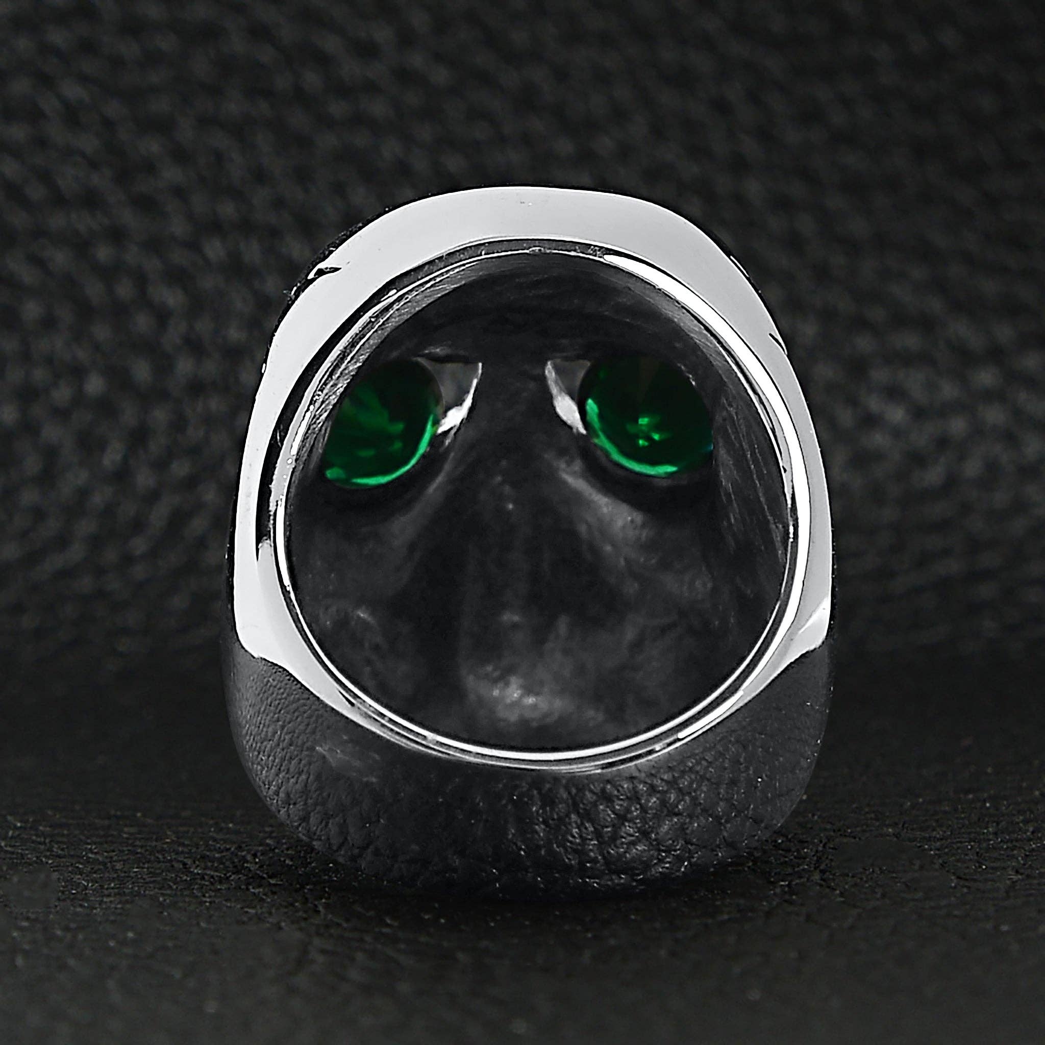 Odious Cracked Skull Ring