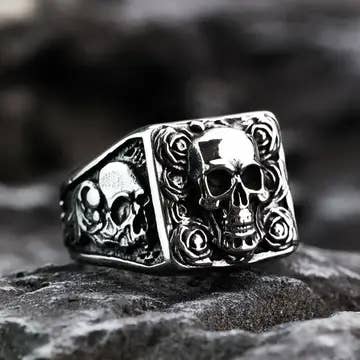 Momento Mori Skull Signet Ring