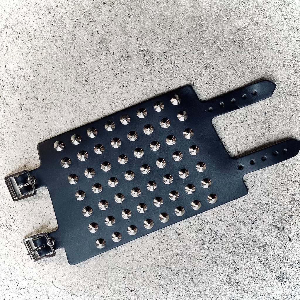 Wards Gauntlet Cone Studs Leather