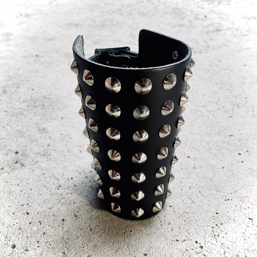 Wards Gauntlet Cone Studs Leather