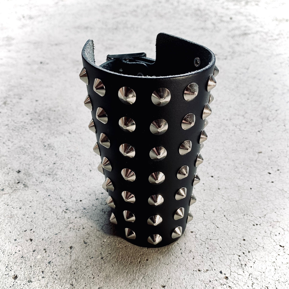 Wards Gauntlet Cone Studs Leather