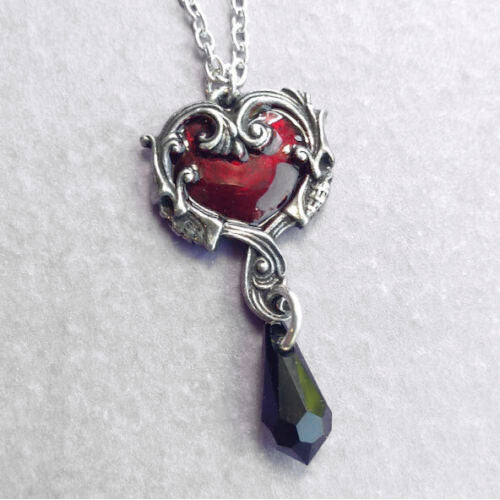 Petite Affair De Coeur Necklace
