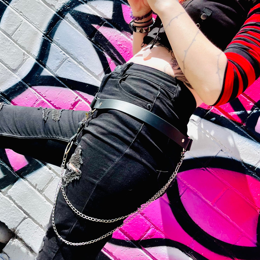 In Chains Belt
