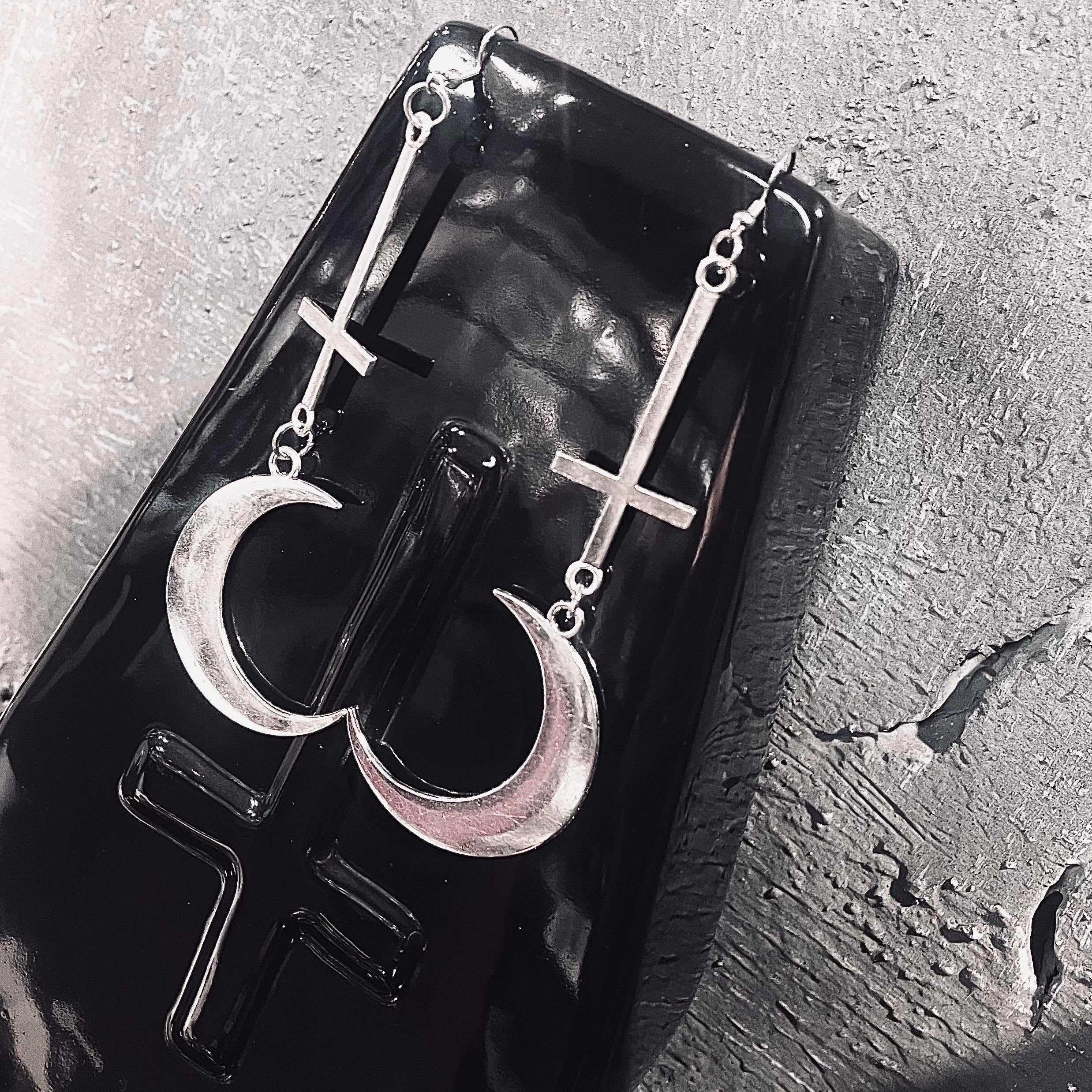Damnations Night Earrings