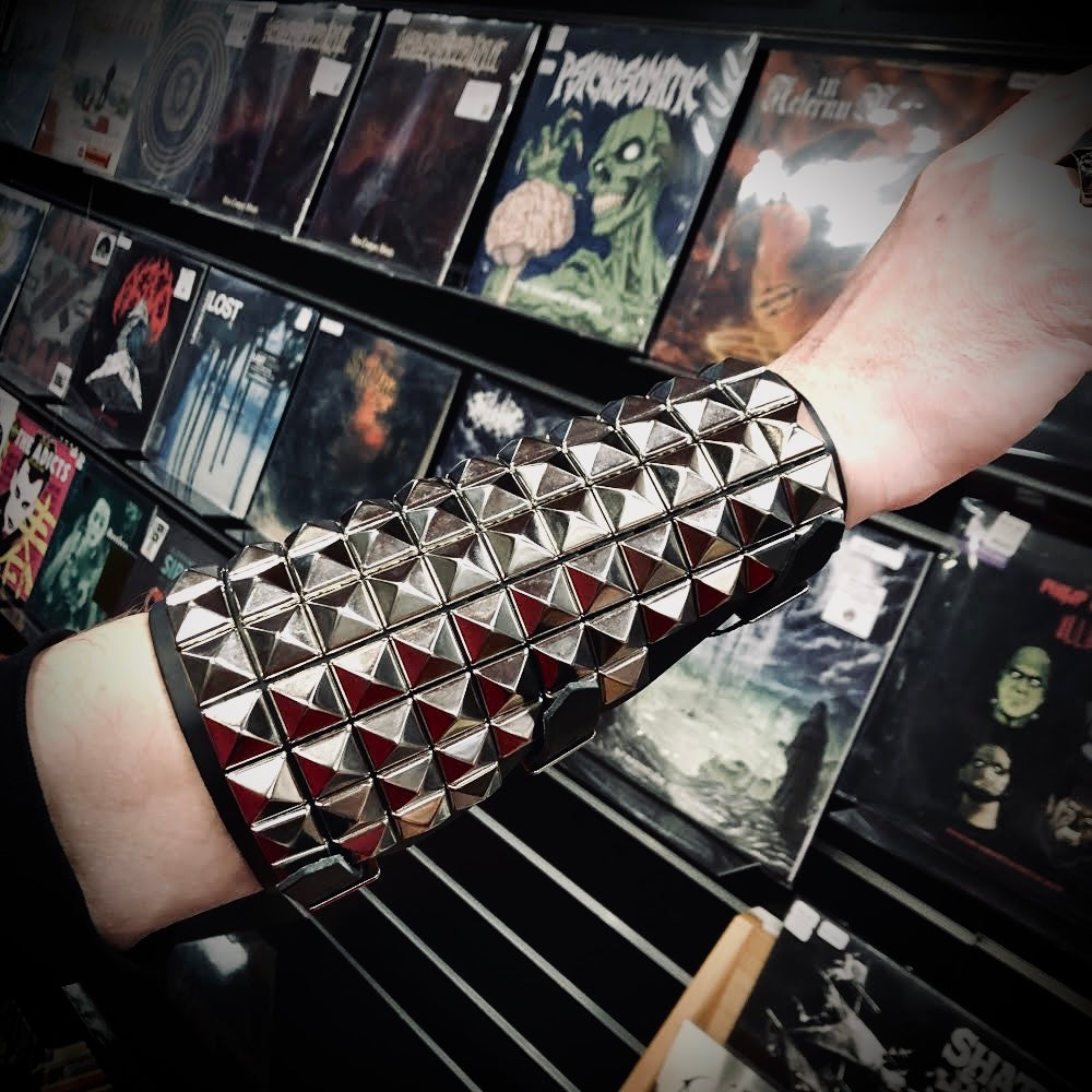 Vengeance Spike Gauntlet