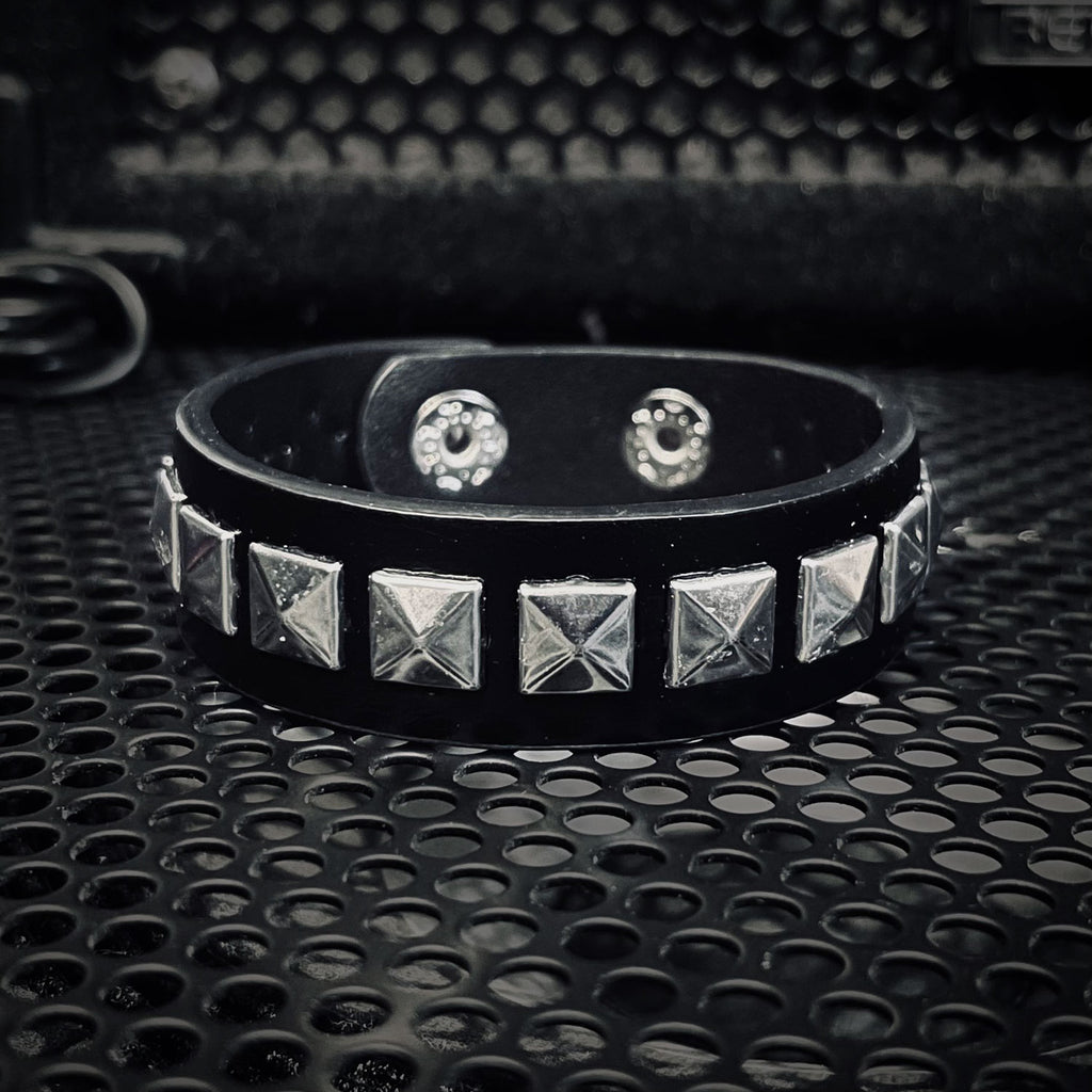 Basal’s Lone Stud Cuff