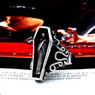 Vampire’s Slumber Coffin Ring