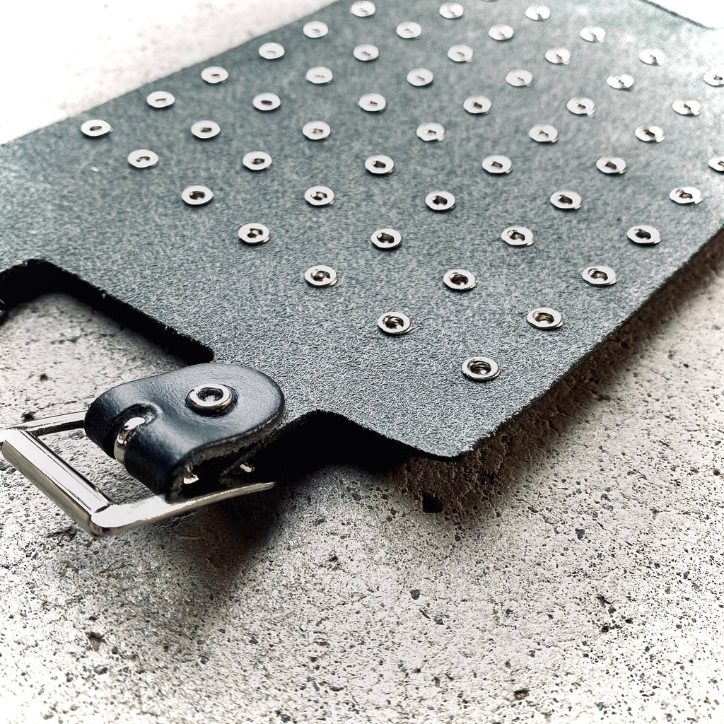 Wards Gauntlet Cone Studs Leather