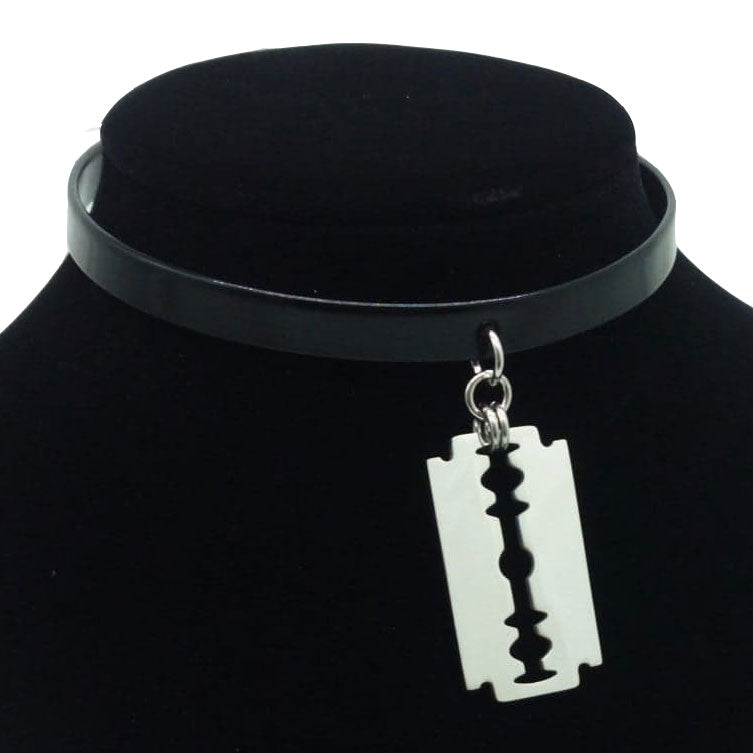 Dangerous Beauty Choker