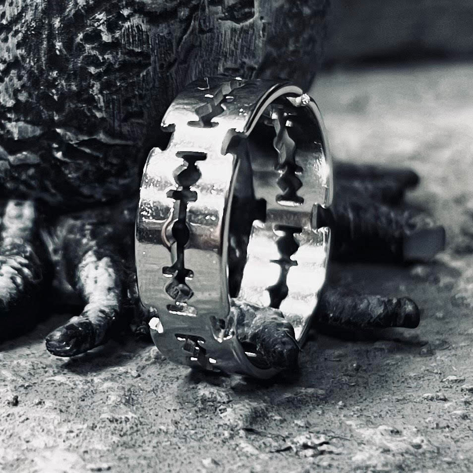 Cutthroat Razor Ring