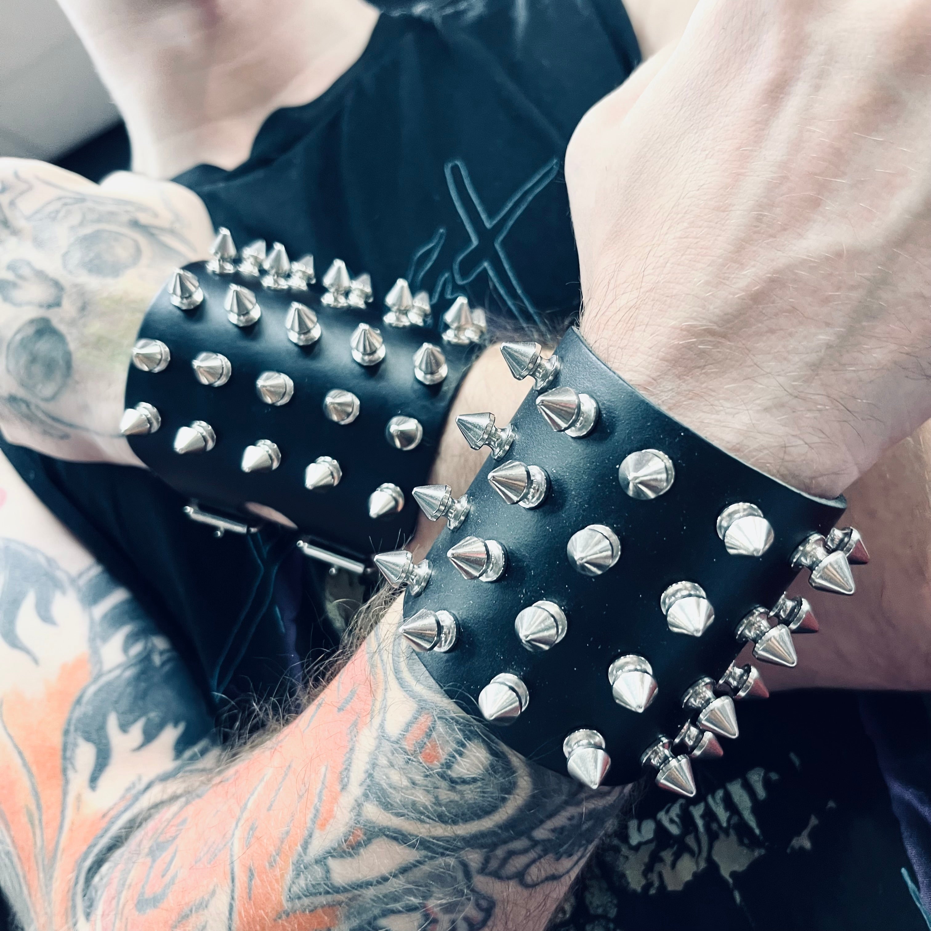 Quint 5 Spiker Killer Cuff