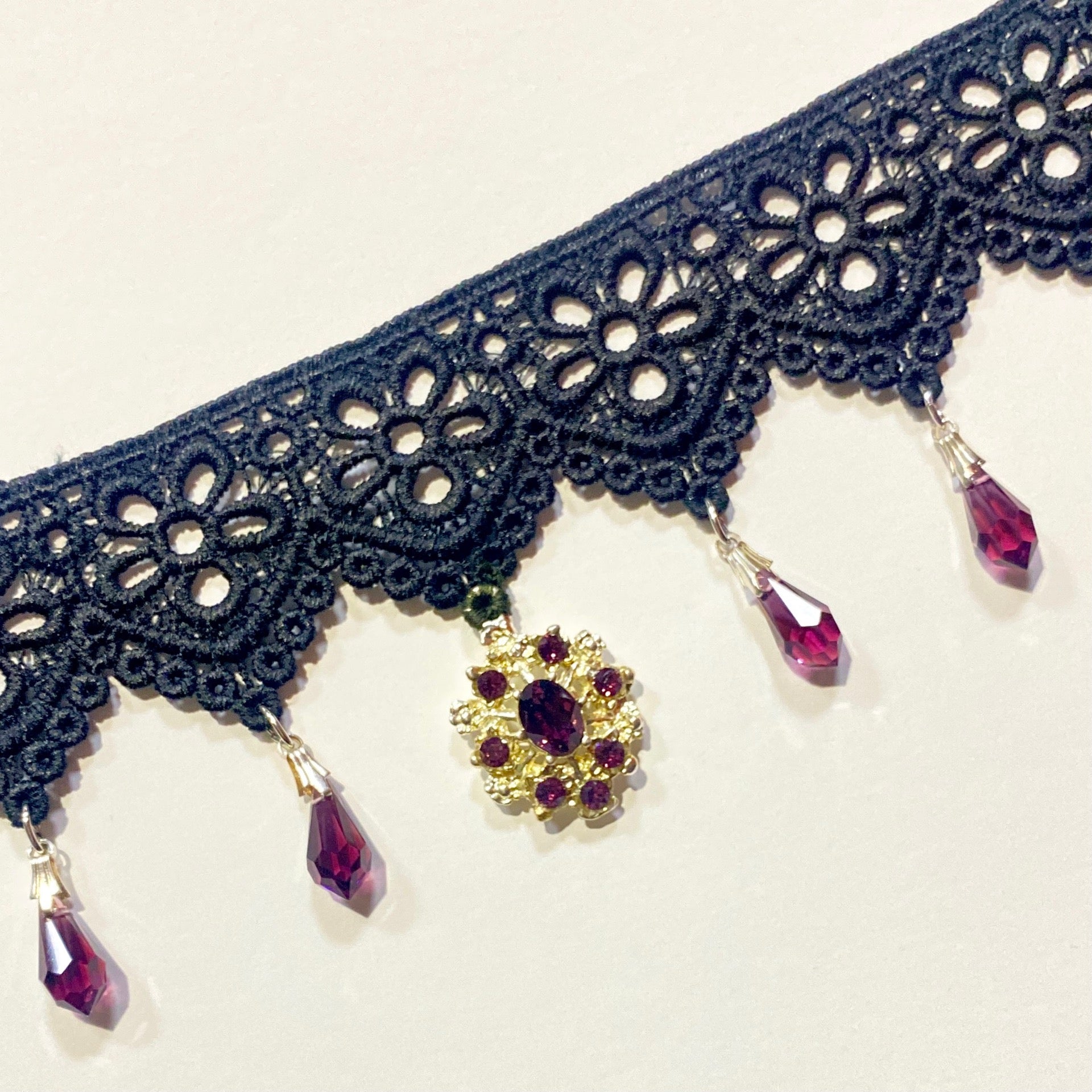 Vixens Tale Choker