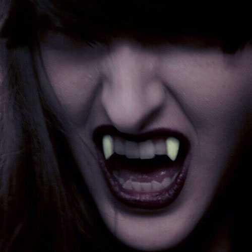 Fangs Deluxe Glow In the Dark - Scarecrow Inc.