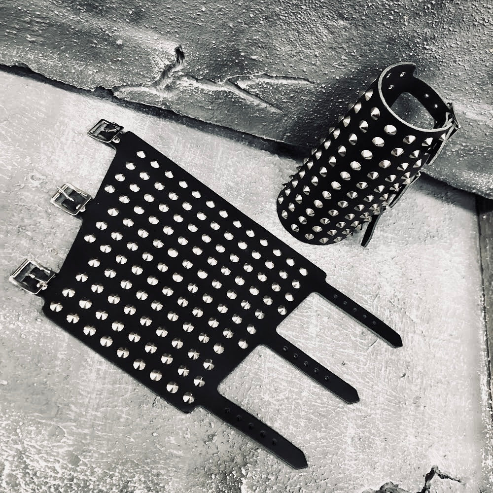 Disarm Leather Spike Gauntlet