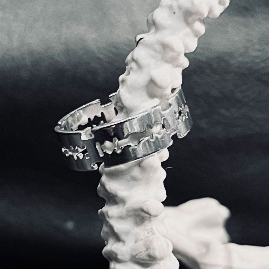 Cutthroat Razor Ring