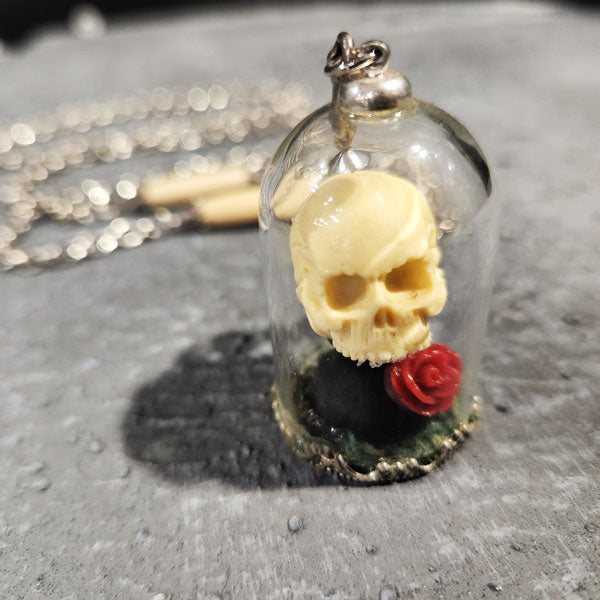 Cloche Vertex Skull Necklace