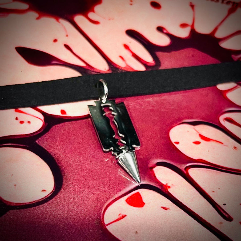 Dangerous Beauty Choker