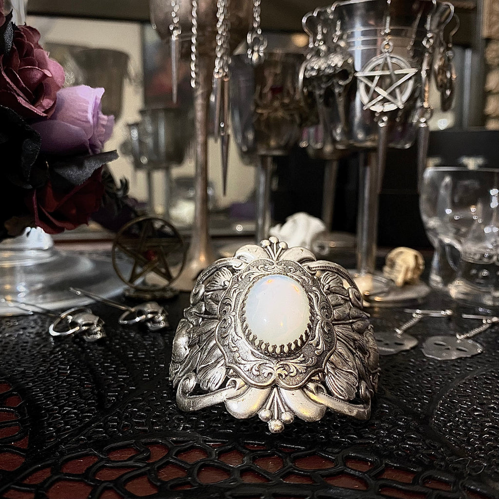 Moonling Filigree Wrist Cuff