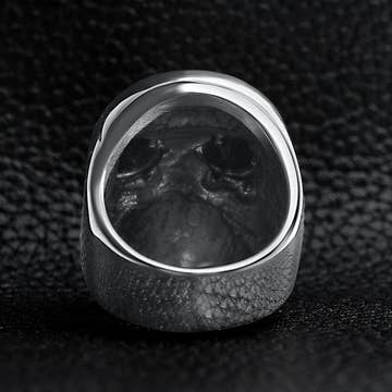 Odious Bleak Cracked Skull Ring