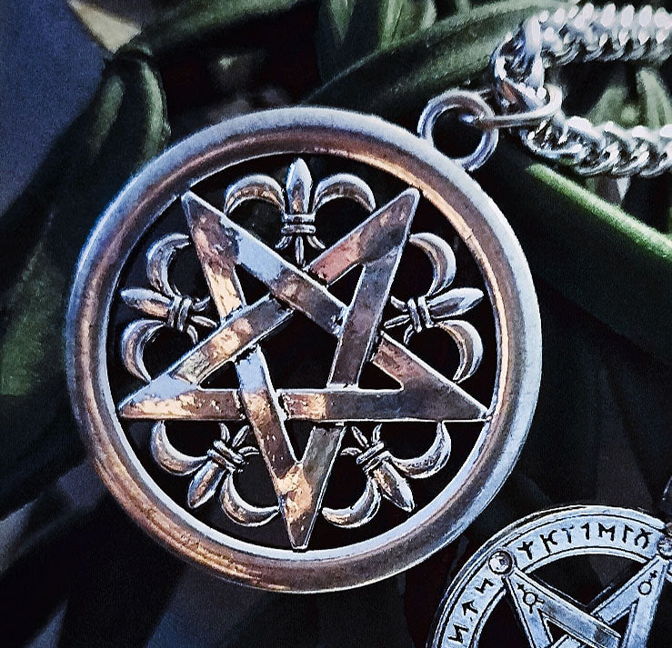Fluer De Penta Necklace