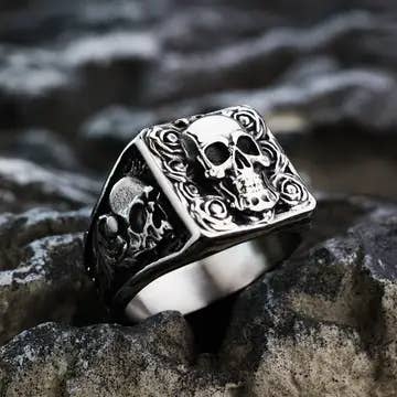 Momento Mori Skull Signet Ring