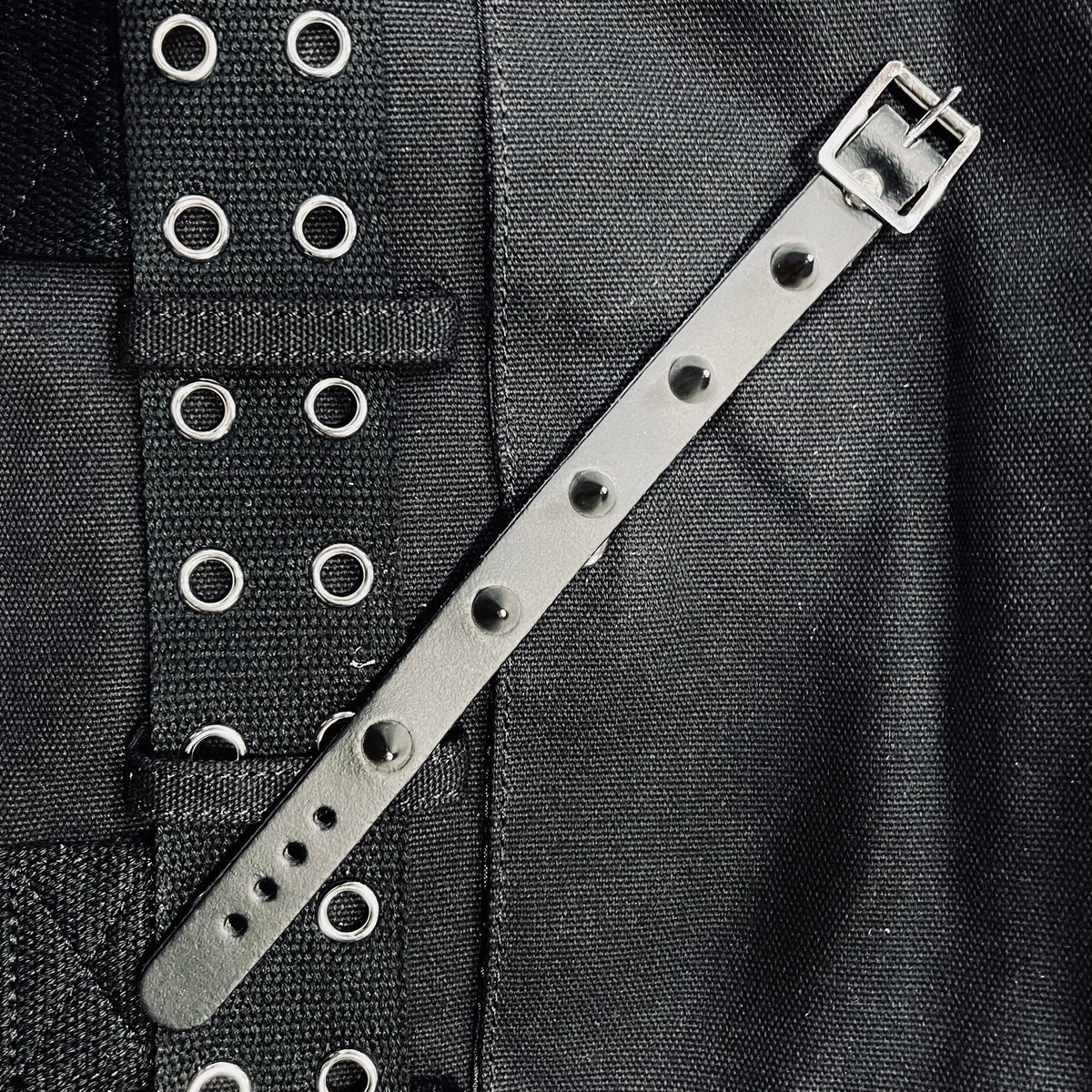 Howler Spike Cuff
