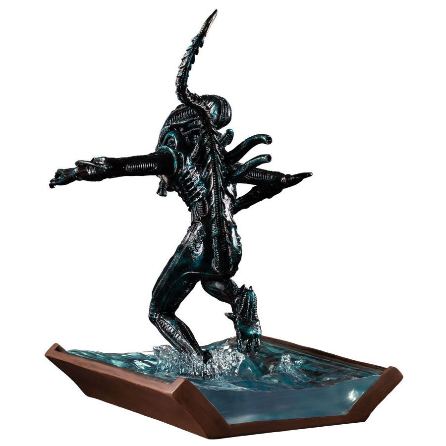 Aliens - Xenomorph Alien Water Attack Statue
