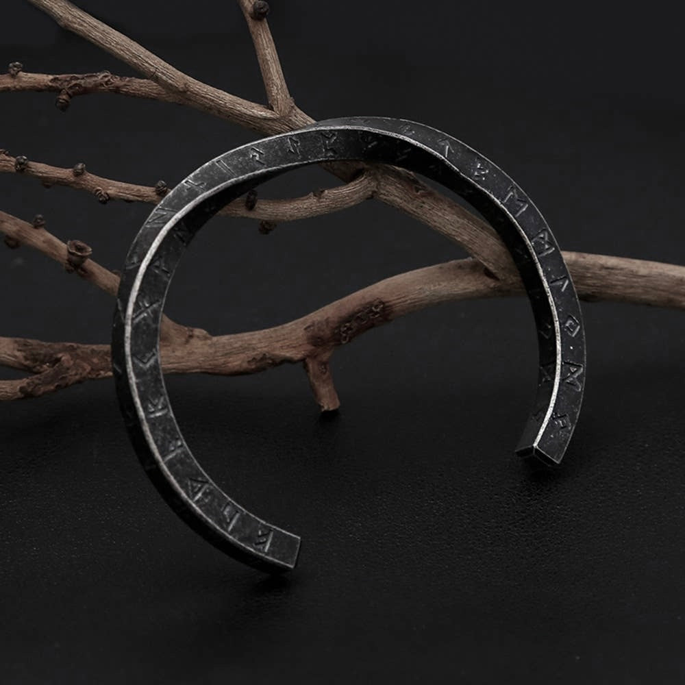 Fathark Rune Bracelet