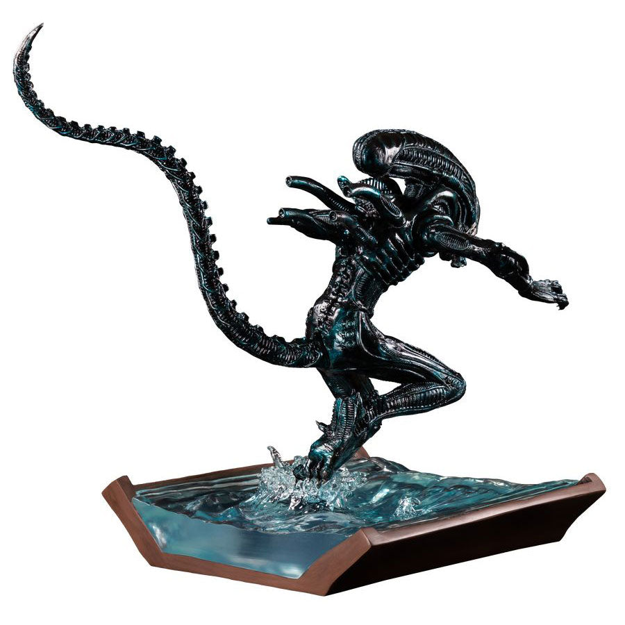 Aliens - Xenomorph Alien Water Attack Statue
