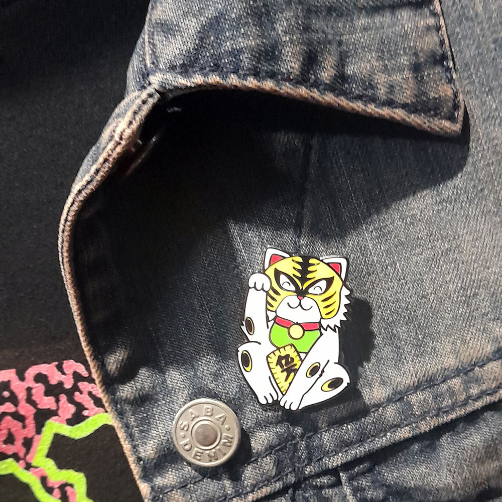 Maneki-neko Cat Metal Enamel Pin Badge